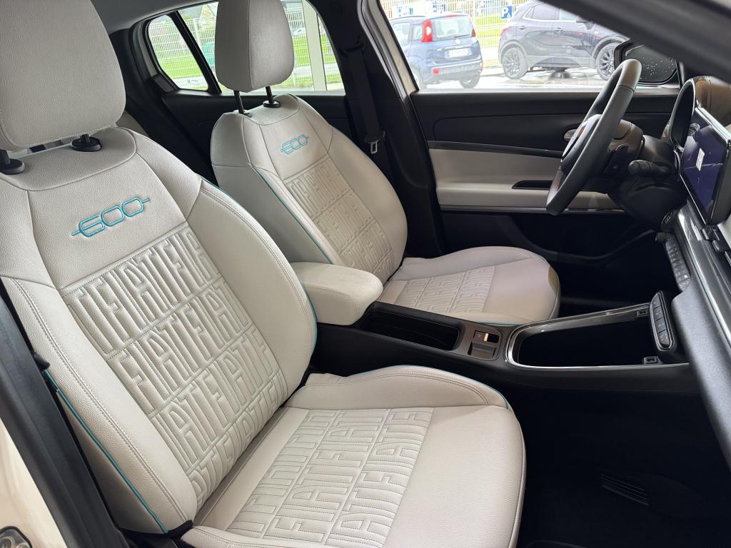 FIAT 600 1.2 HYBRID 100 CH LA PRIMA
